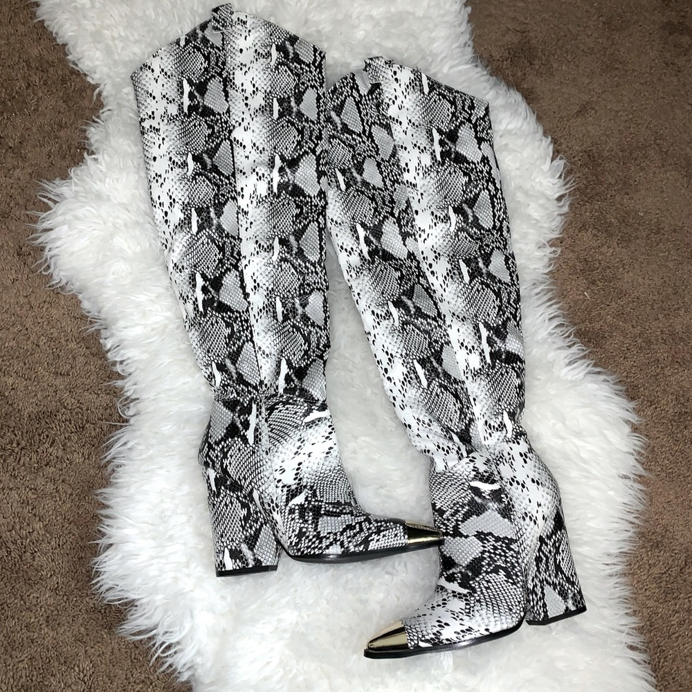 Snakeskin thigh high boots 👢🐍